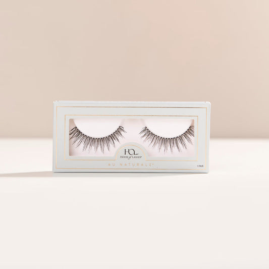 Au Naturale round false lash with natural volume for all eyeshapes and an everyday, lifted lash effect