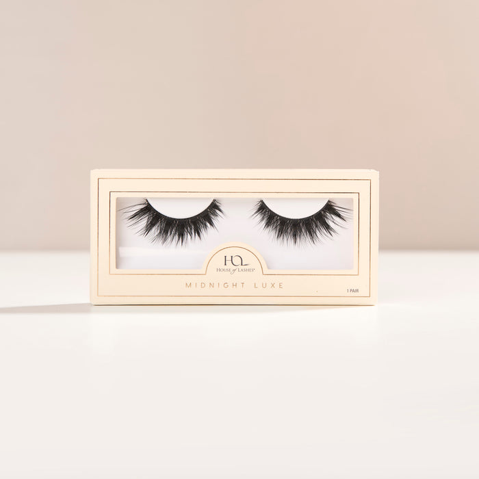 Midnight Luxe a extra-long flared lash with bold volume and textured spiky clusters.
