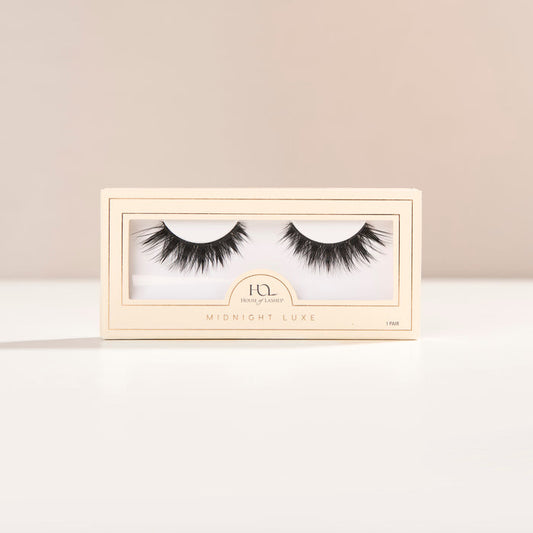 Midnight Luxe a extra-long flared lash with bold volume and textured spiky clusters.