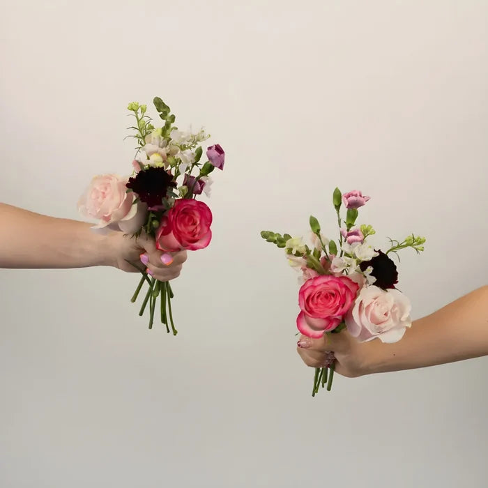 On Cloud Wine Bouquet Bar Flower Kit Vase - Image