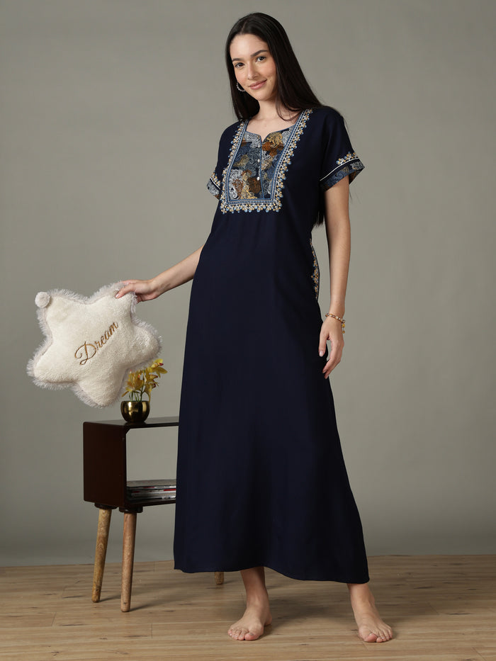 Elegant alpine night wear for women with dual pockets