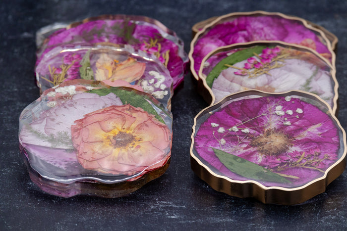 Round Ottoman Tray & Geode Coaster Bundle - elegant geode coasters with preserved flowers in resin, perfect for home decor.