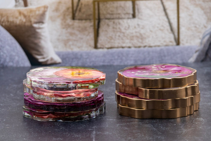 Round Ottoman Tray & Geode Coaster Bundle featuring stunning preserved flower coasters on a stylish table.