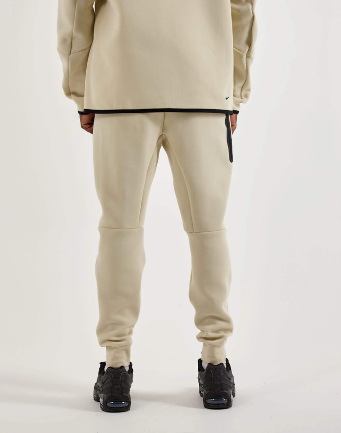 NIKE TECH FLEECE FULL ZIP HOODIE & JOGGERS SET